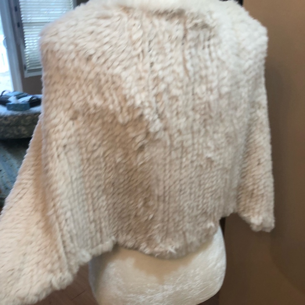Rabbit fur cape - Picture 3 of 6